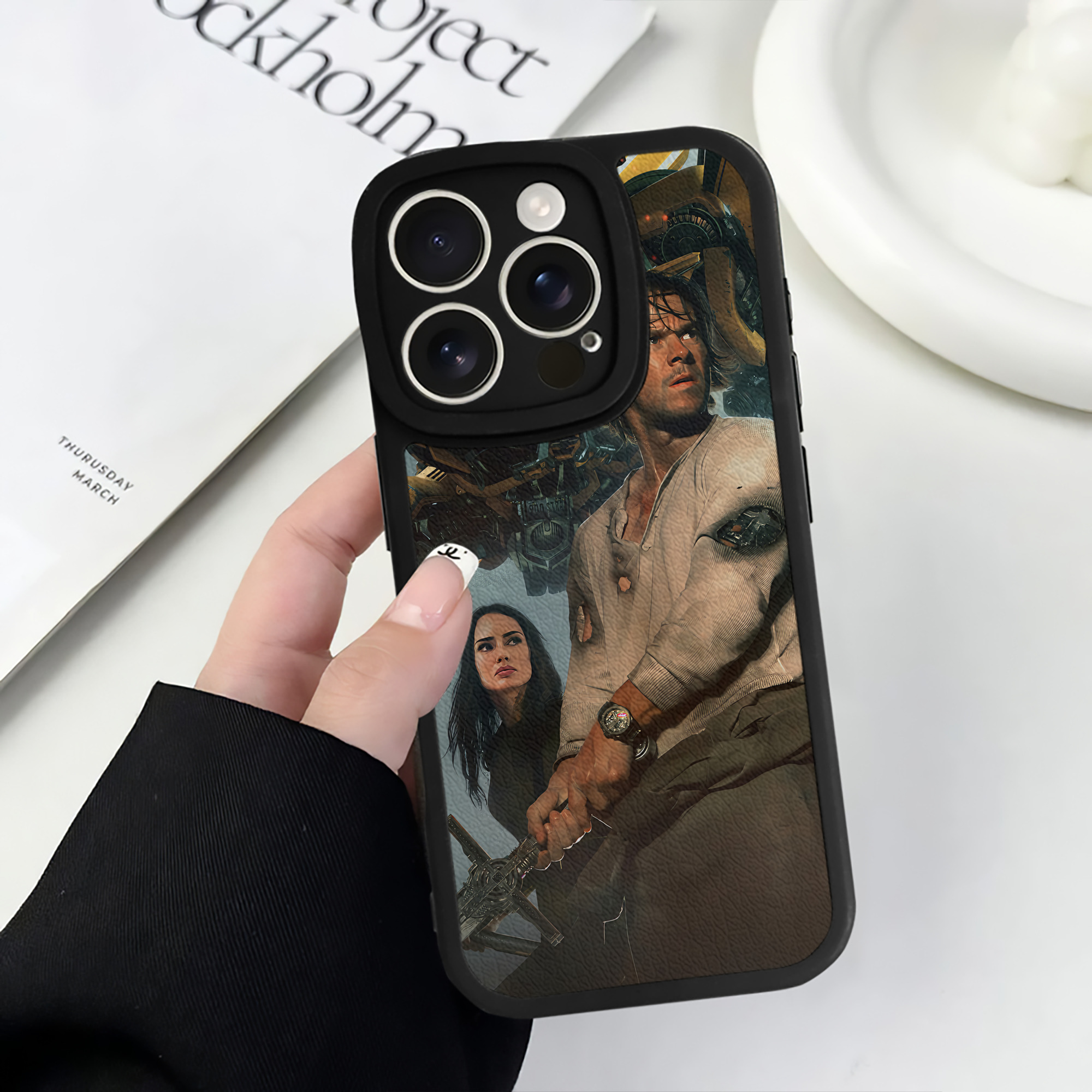 （画像用） Transformers トランスフォーマー 【iPhone 16シリーズ対応】シリコンスマホケース（レザー調） 材質：シリコン